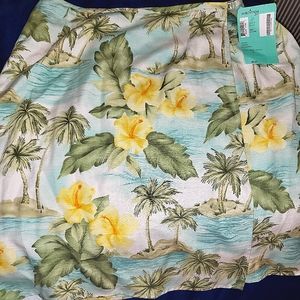 Lovely Tommy Bahamas skirt with a tropical print, stylish and unique.